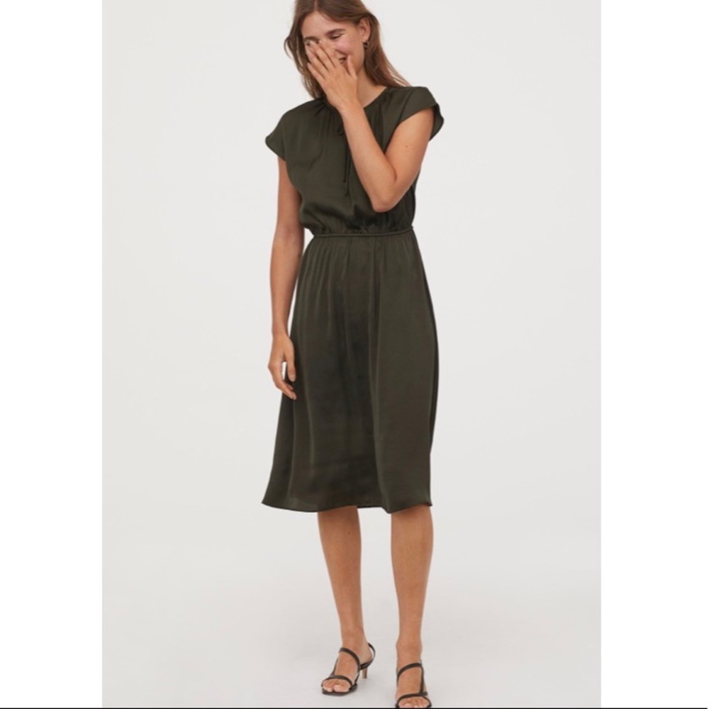 H&M Knee-Length Satin Dress